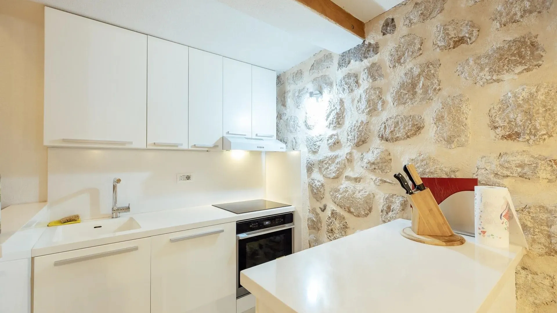 Prodaja, dvosoban stan, 93m², Perast, Kotor