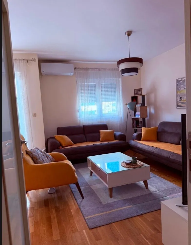 Comfortable living room with a sofa set and a coffee table.