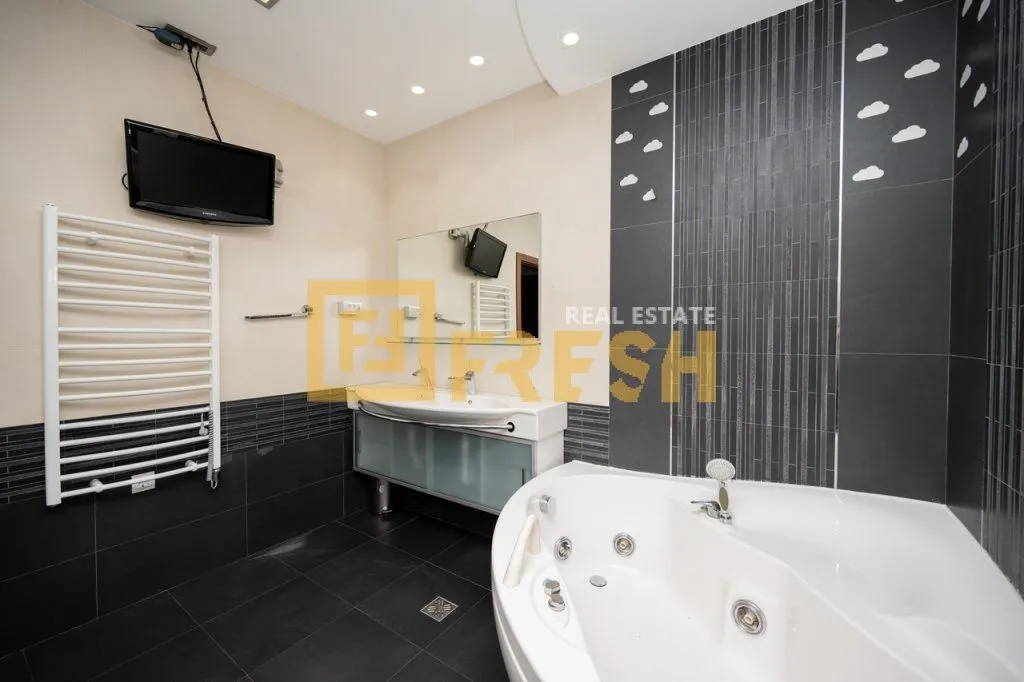 Rent, house, 380m², Mareza, Podgorica