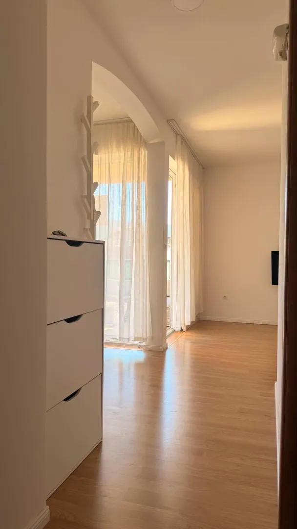 Izdavanje, jednosoban stan, 46m², Baošići, Herceg Novi