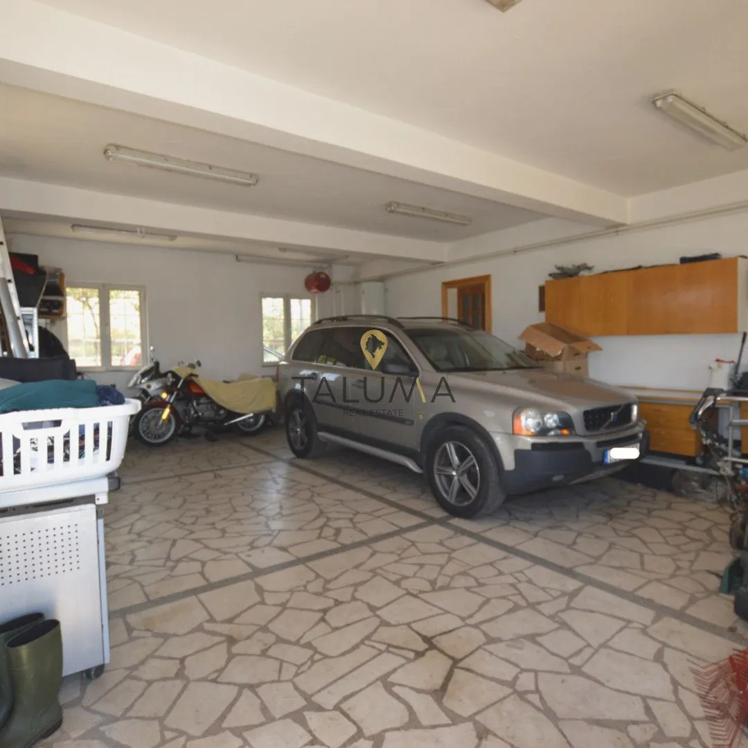 Sale, house, 350m², Dahna, Podgorica