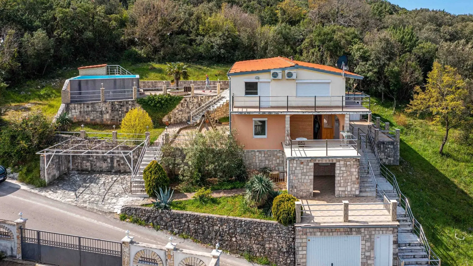 Sale, house, 160m², Utjeha, Bar