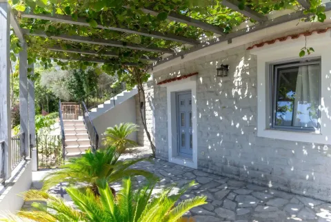 Prodaja, četvorosoban stan, 110m², Risan, Kotor - image 7