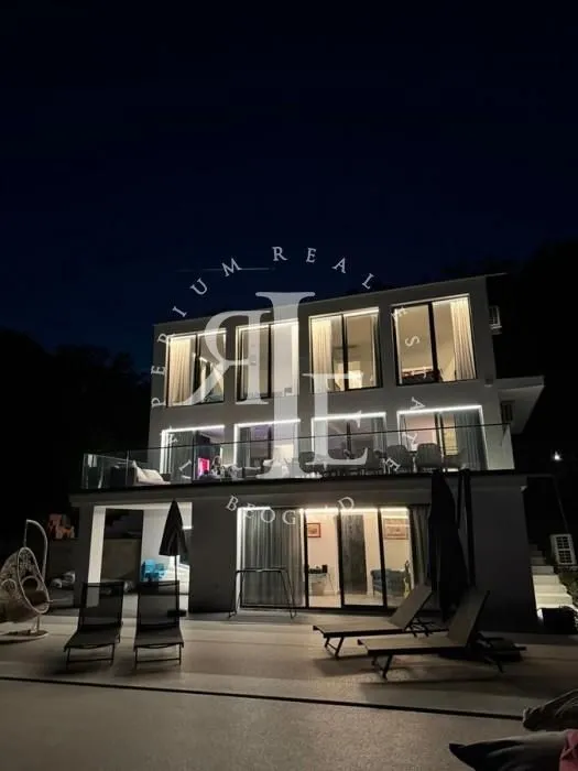 Prodaja, kuća, 270m², Sopot, Beograd