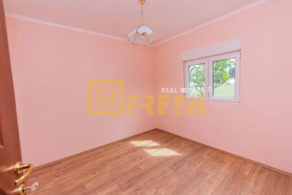 Rent, house, 180m², Kokoti, Podgorica