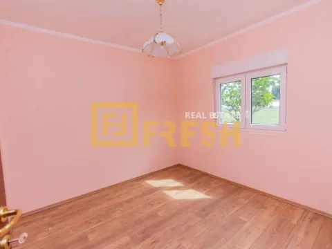 Izdavanje, kuća, 180m², Kokoti, Podgorica - image 8