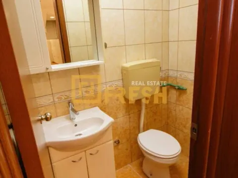 Izdavanje, poslovni prostor, 46m², Centar, Podgorica - image 8