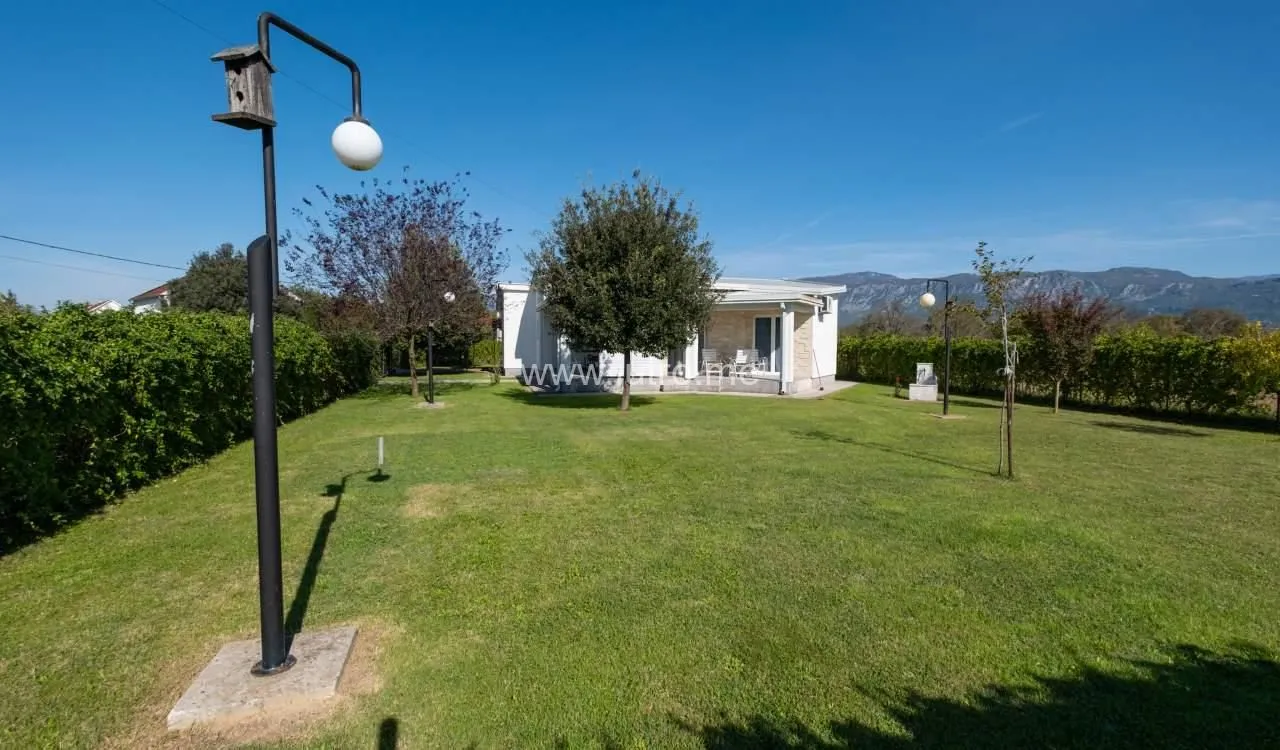 Rent, house, 200m², Spuž, Danilovgrad