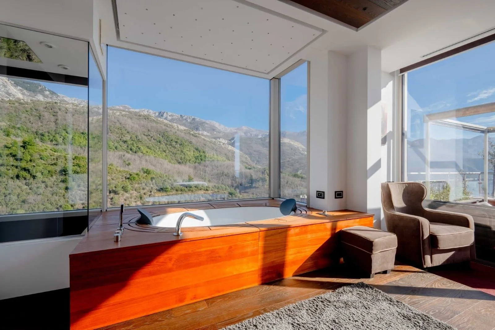Sale, two bedroom apartment, 168m², Bečići, Budva