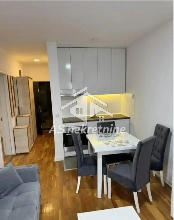 Izdavanje, trosoban stan, 54m², Trošarina, Voždovac Sve Podlokacije