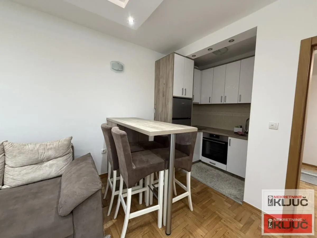 Prodaja, dvosoban stan, 46m², Bulevar patrijarha Pavla, Novi Sad Sve Podlokacije