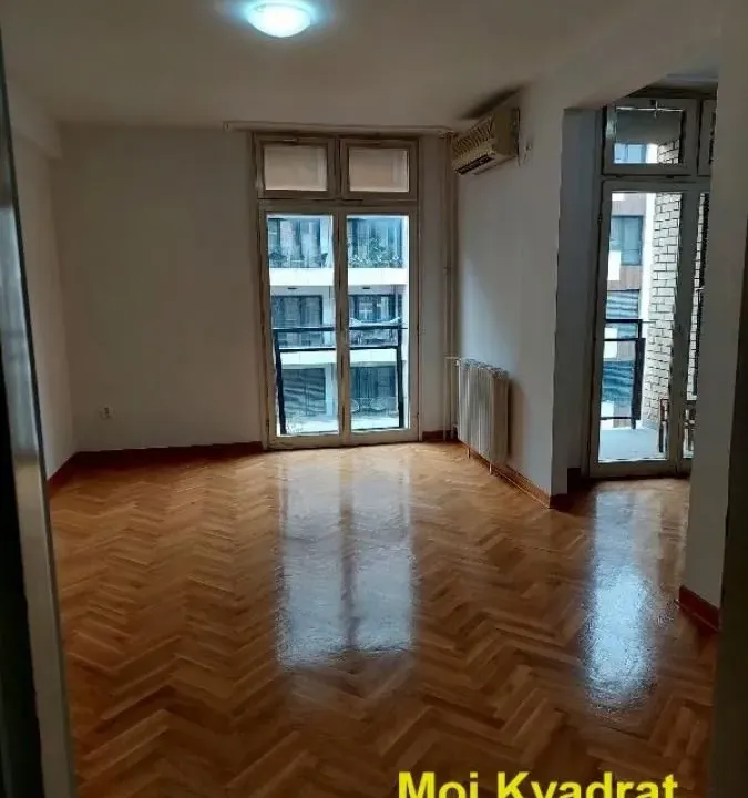 Izdavanje, poslovni prostor, 51m², Savski Venac, Beograd