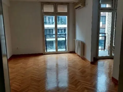 Izdavanje, poslovni prostor, 51m², Savski Venac, Beograd