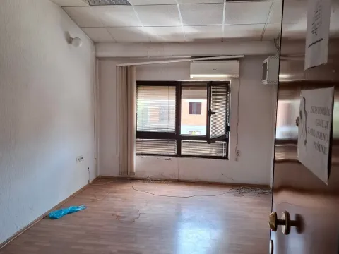 Rent, office space, 95m², Stari Aerodrom, Podgorica - image 4