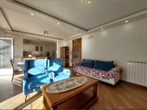 Izdavanje, trosoban stan, 130m², Dobrota, Kotor - image 3