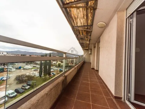 Sale, two bedroom apartment, 70m², Blok 9, Podgorica - image 9