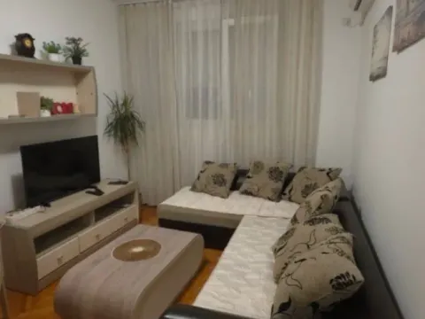 Izdavanje, jednosoban stan, 38m², Pejton, Podgorica - image 10
