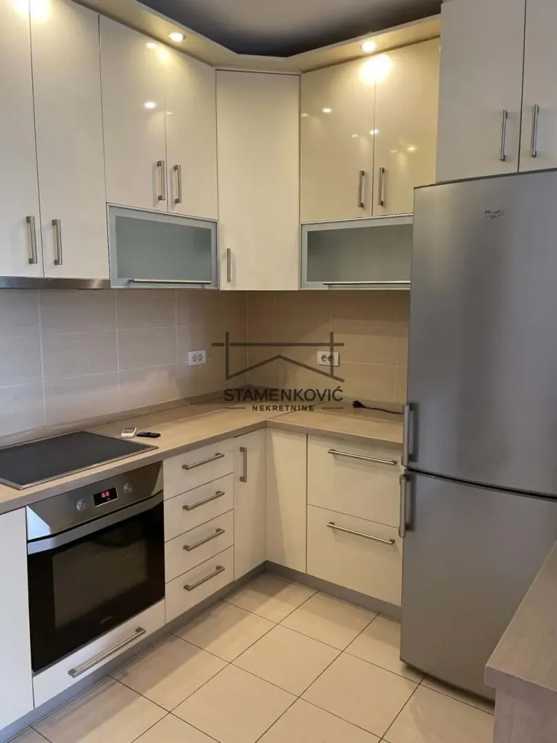 Prodaja, četvorosoban stan, 90m², Adamovićevo Naselje, Novi Sad Sve Podlokacije