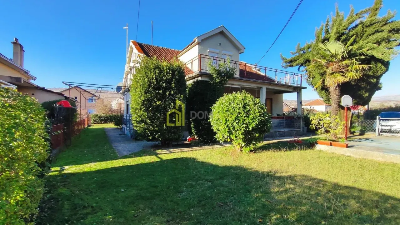 Prodaja, kuća, 250m², Tološi, Podgorica