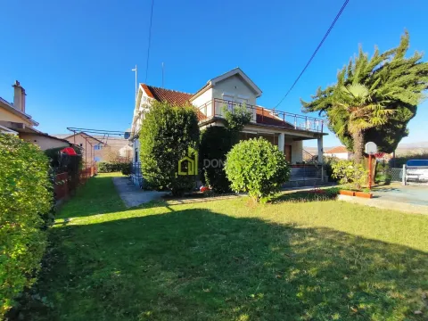 Prodaja, kuća, 250m², Tološi, Podgorica - image 1