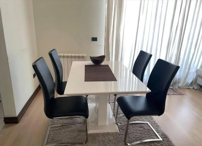 Izdavanje, trosoban stan, 110m², Čubura, Beograd