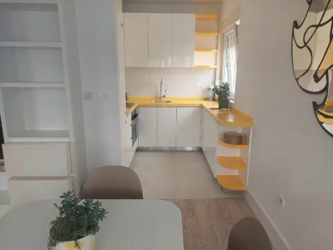 Izdavanje, jednosoban stan, 54m², City Kvart, Podgorica - image 5