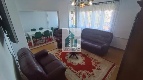 Spacious living room with a seating set and a view of the dining area. - image 4