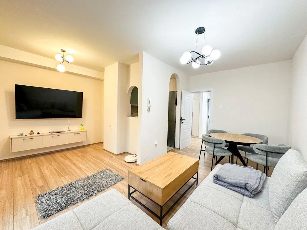 Izdavanje, trosoban stan, 80m², Stari Aerodrom, Podgorica