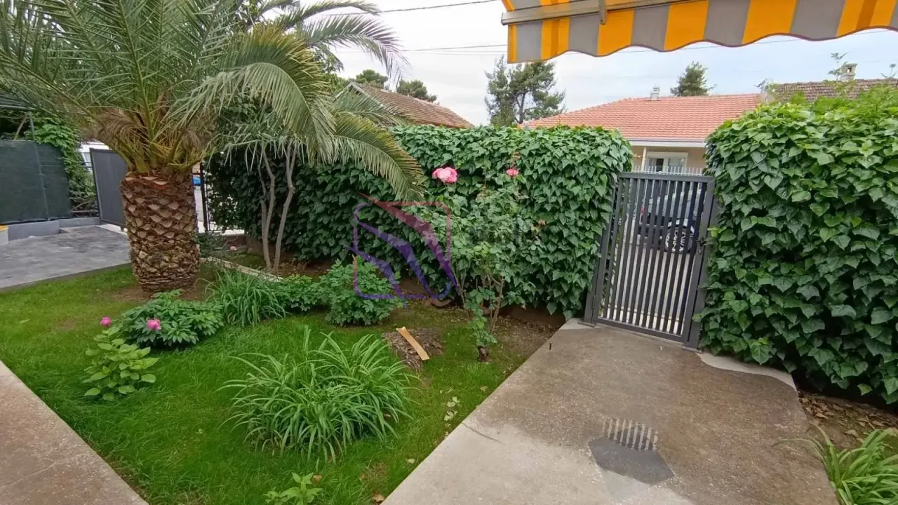 Izdavanje, kuća, 80m², Gintaš, Podgorica