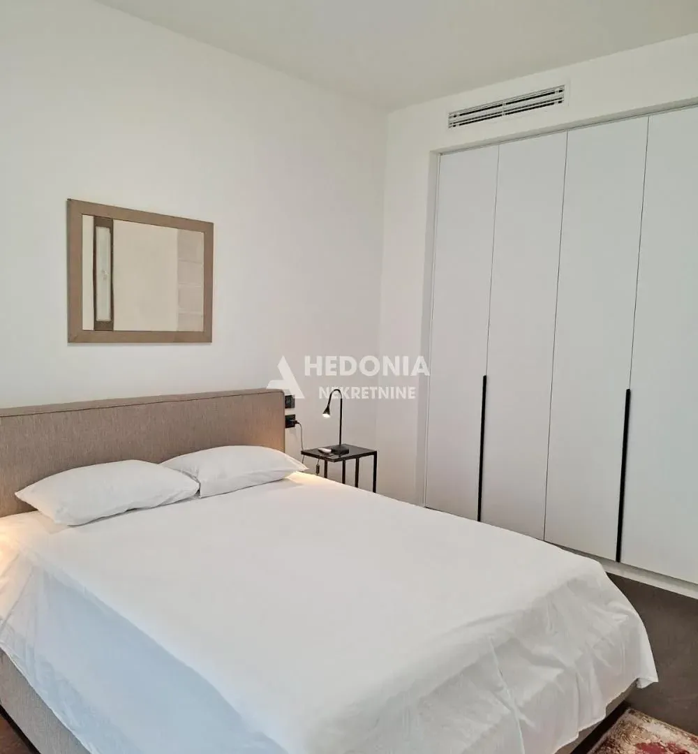 Izdavanje, trosoban stan, 110m², Savski Venac, Beograd