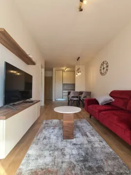 Living room with sofa, TV and dining area in the background. - image 5