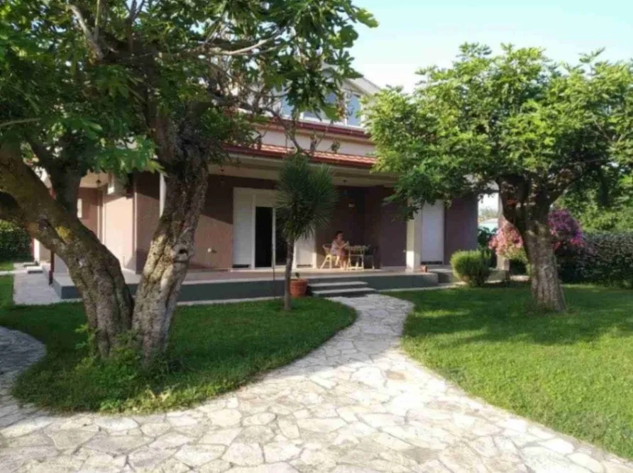 Izdavanje, kuća, 120m², Tološi, Podgorica