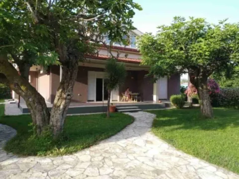 Izdavanje, kuća, 120m², Tološi, Podgorica