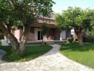 Izdavanje, kuća, 120m², Tološi, Podgorica - image 1