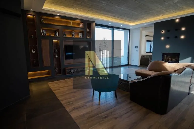 Izdavanje, kuća, 250m², Sremska Kamenica, Petrovaradin