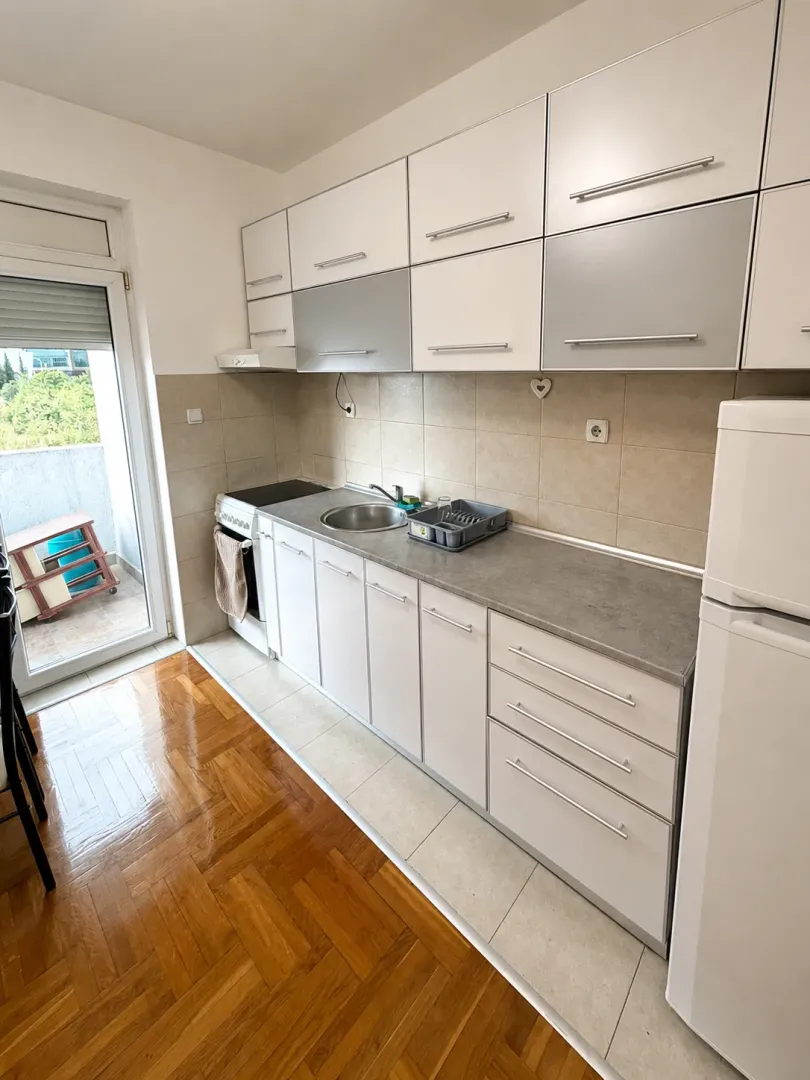Rent, one bedroom apartment, 42m², 1 maj, Podgorica