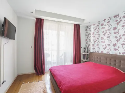 Rent, one bedroom apartment, 50m², Budva, Crna Gora - image 12