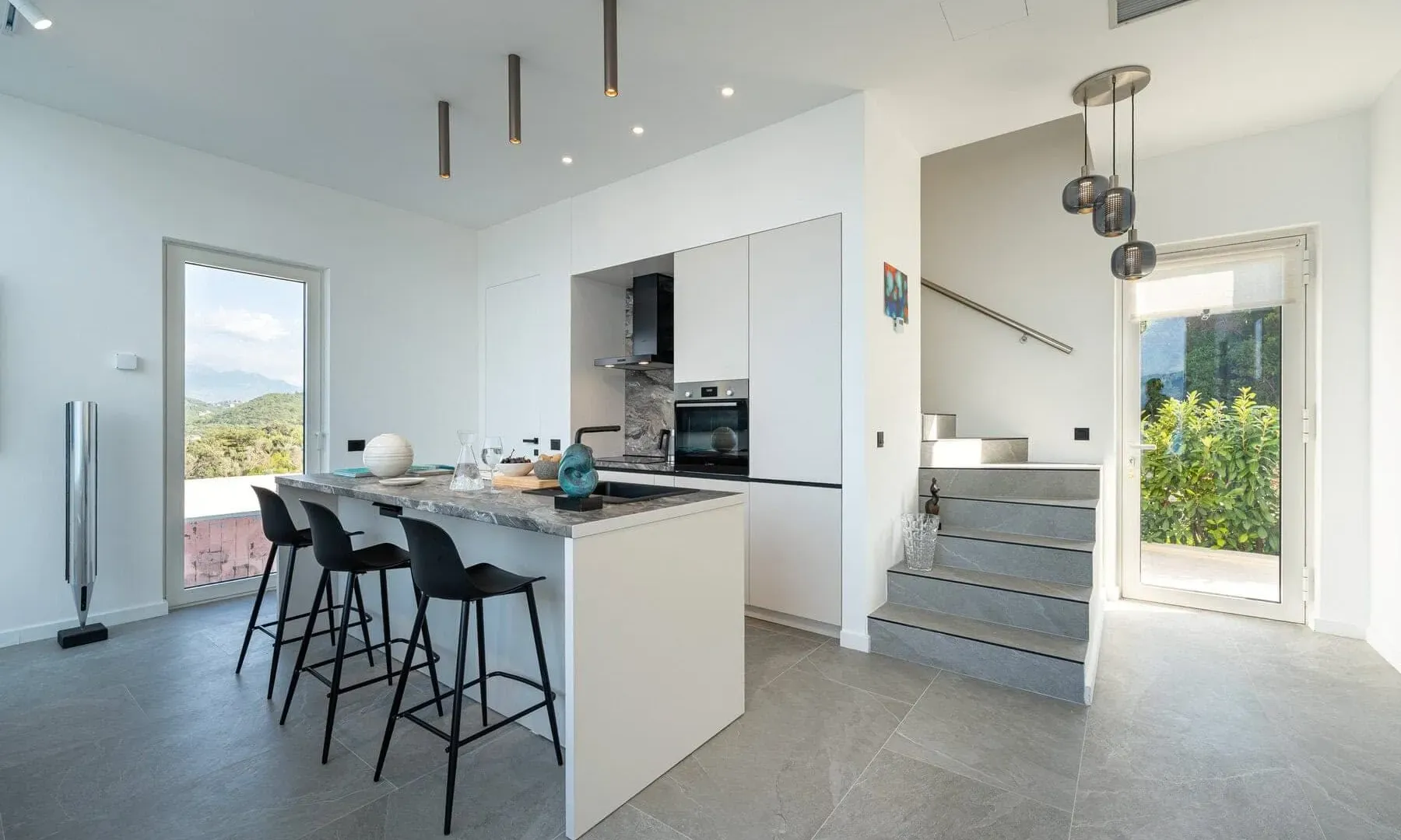 Rent, one bedroom apartment, 144m², Krašići, Tivat
