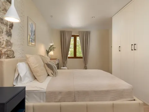 Izdavanje, kuća, 177m², Škaljari, Kotor - image 3