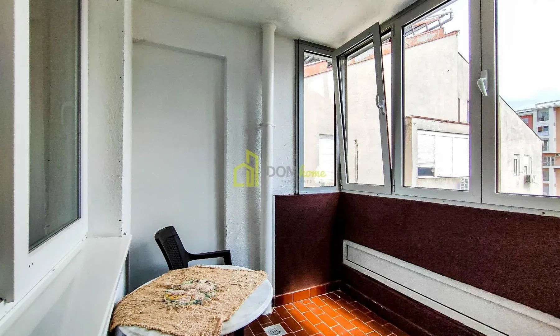 Izdavanje, četvorosoban stan, 95m², Blok 6, Podgorica