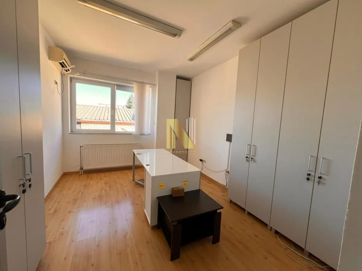Rent, office space, 780m², Novo naselje, Novi Sad