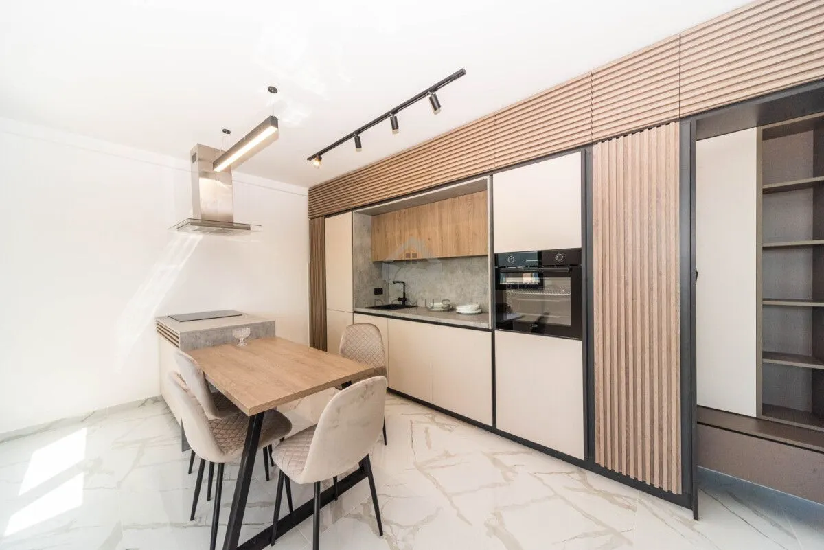 Rent, one bedroom apartment, 60m², Tivat, Crna Gora