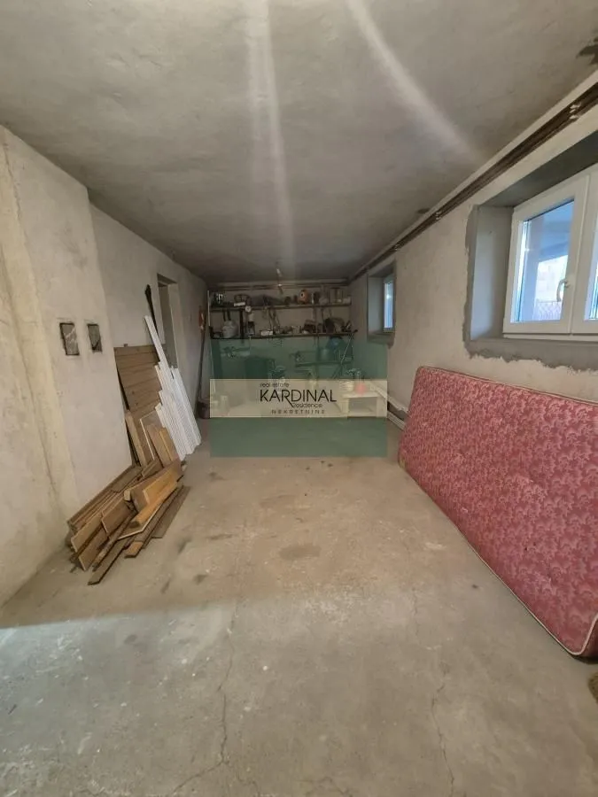 Prodaja, kuća, 379m², Trnava, Jagodina