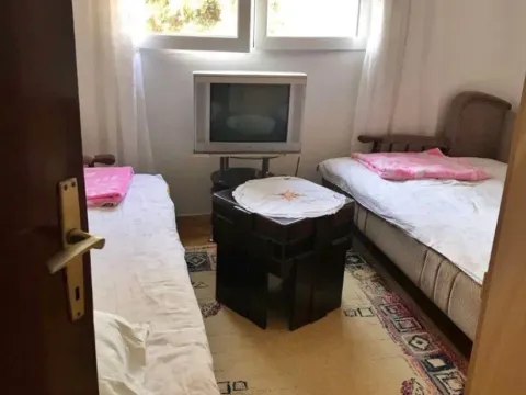 Izdavanje, trosoban stan, 87m², Centar, Bar - image 5