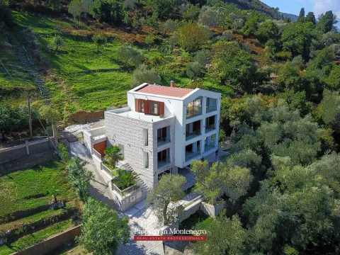 Sale, house, 585m², Stoliv, Kotor