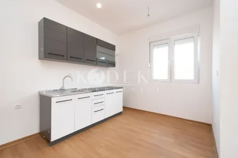 Rent, two bedroom apartment, 60m², Zelenika, Podgorica - image 4