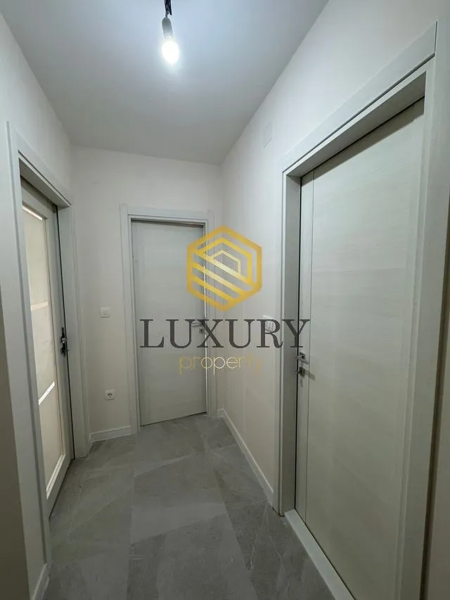 Izdavanje, jednosoban stan, 49m², Central Point, Podgorica