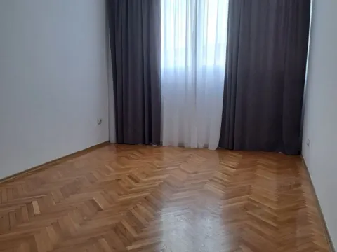 Izdavanje, trosoban stan, 103m², Blok 5, Podgorica - image 9