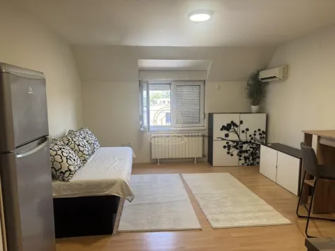 Izdavanje, jednosoban stan, 30m², Adamovićevo Naselje, Novi Sad Sve Podlokacije - image 2