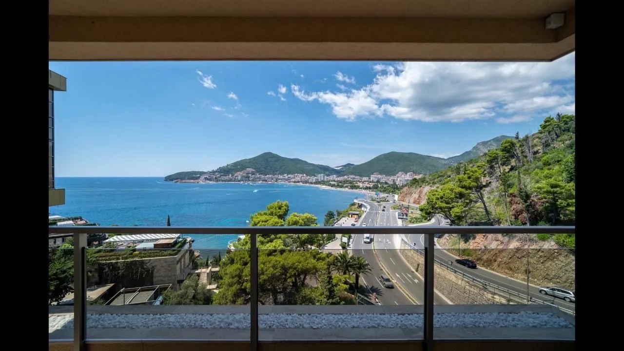 Rent, three bedroom apartment, 150m², Dukley Gardens, Budva